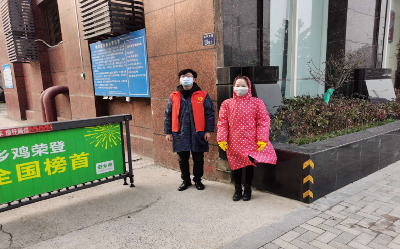 马院党员老师王威既报名学堂自愿者又夫妻同做青山区抗疫自愿者